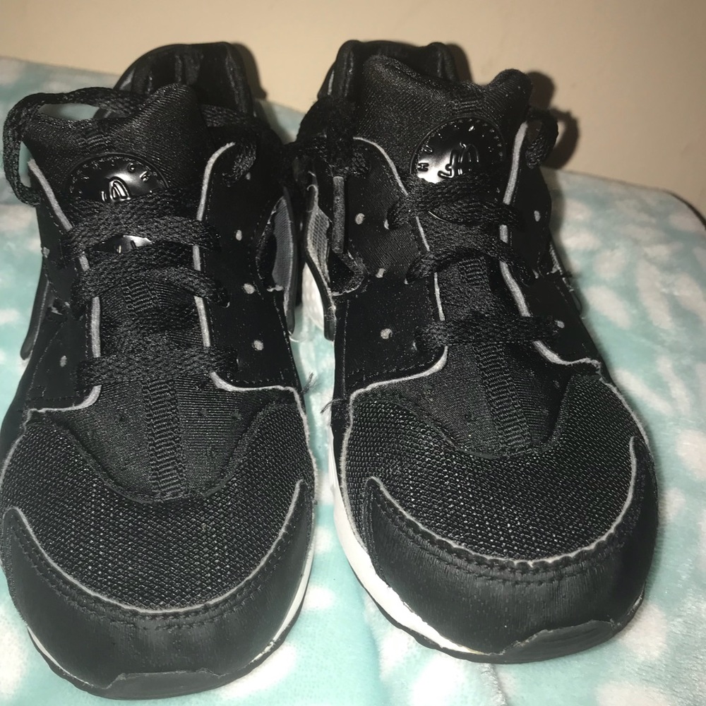 Boys Nike huaraches